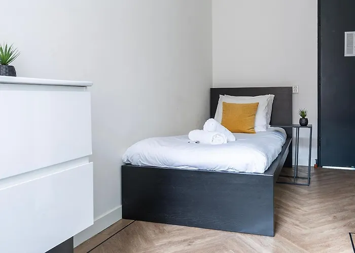 Affordable And Cozy Room